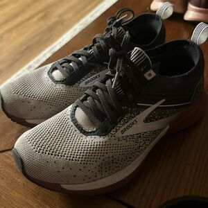 Brooks ricochet  sneakers